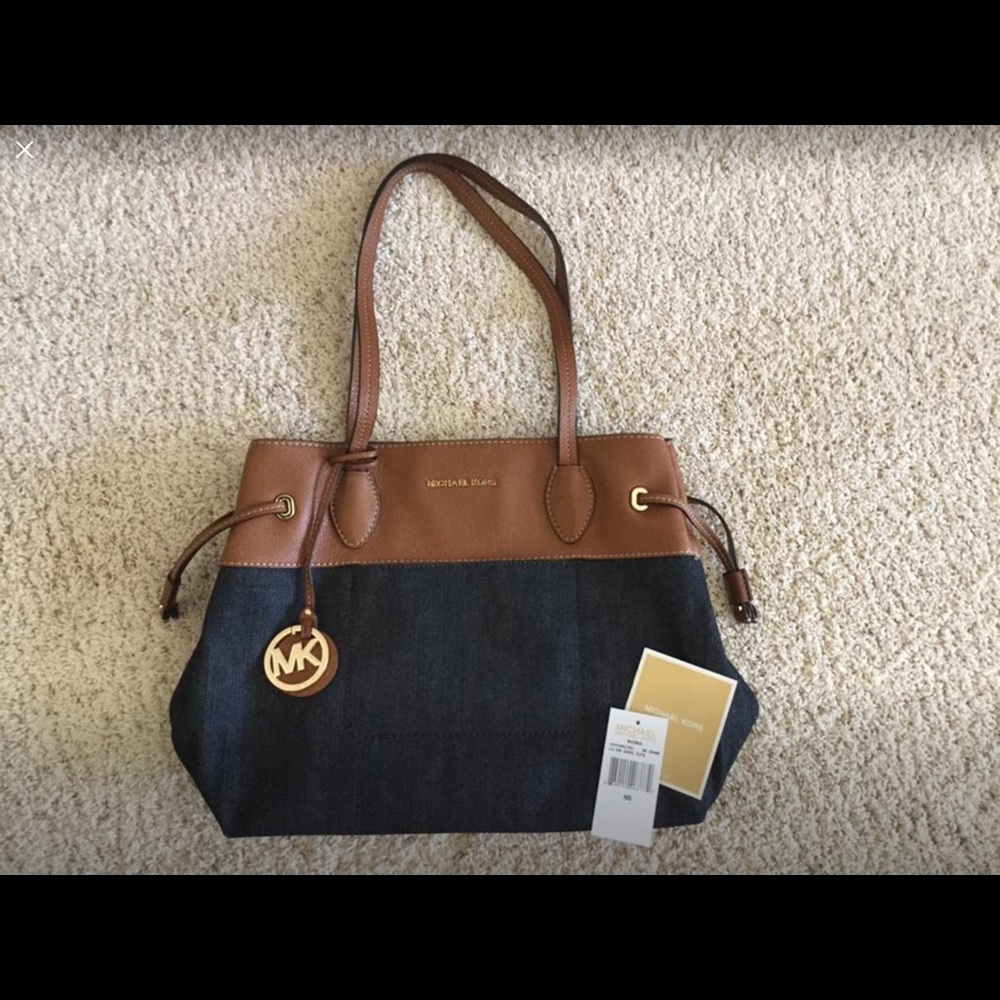 ❤️SOLD❤️ Michael Kors Marina N/S Drawstring tote